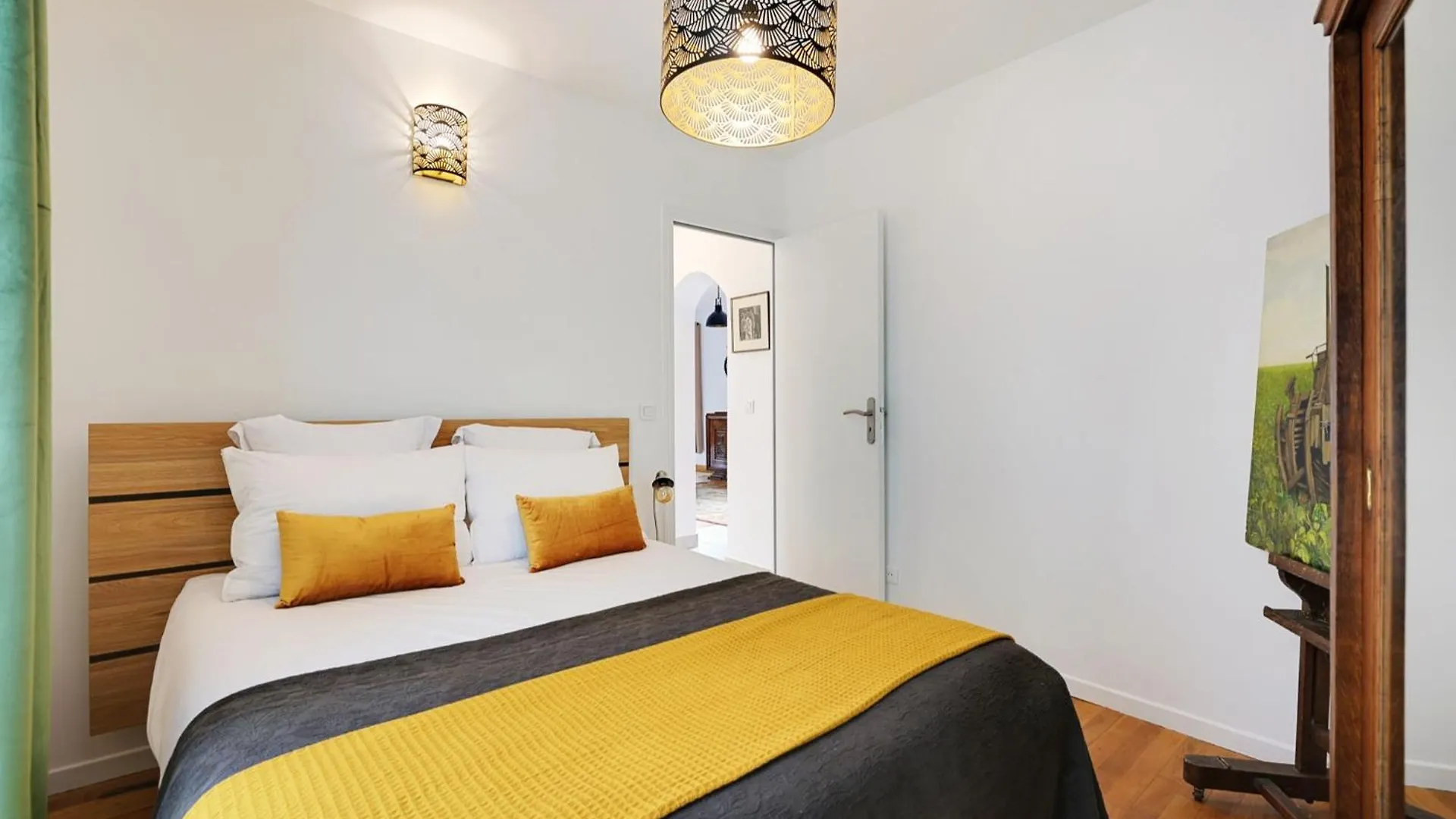 Fully Renovated Apartment In Montmartre Paris