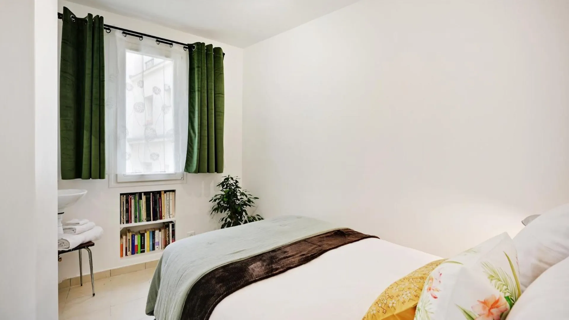 Fully Renovated Apartment In Montmartre París Francia